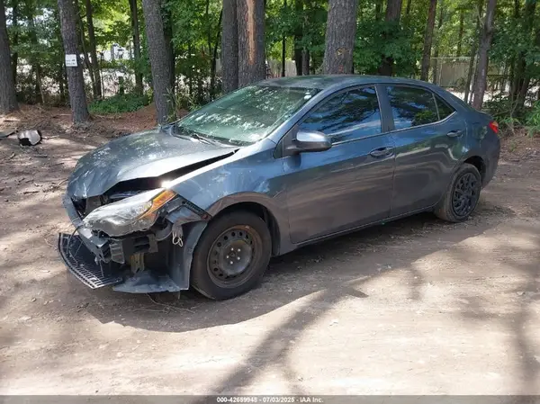 5YFBURHE4HP584647 2017 TOYOTA COROLLA - Image 2