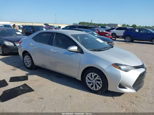 5YFBURHE4HP587239 2017 TOYOTA COROLLA - Image 1