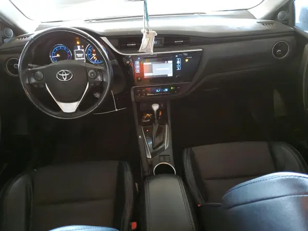 5YFBURHE4HP588763 2017 TOYOTA COROLLA - Image 8
