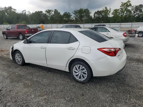 5YFBURHE4HP588858 2017 TOYOTA COROLLA - Image 2