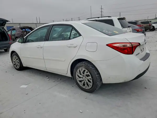 5YFBURHE4HP589010 2017 TOYOTA COROLLA - Image 2