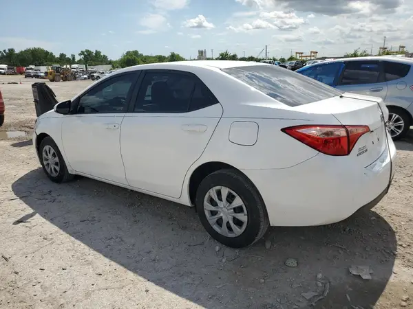 5YFBURHE4HP589640 2017 TOYOTA COROLLA - Image 2
