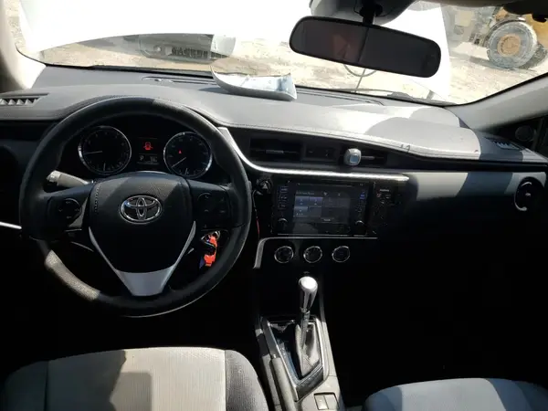5YFBURHE4HP589640 2017 TOYOTA COROLLA - Image 8