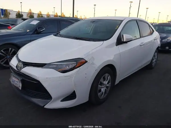5YFBURHE4HP590903 2017 TOYOTA COROLLA - Image 2