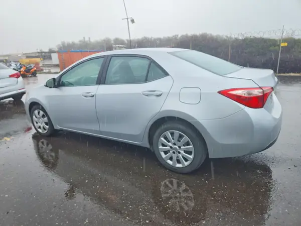 5YFBURHE4HP591419 2017 TOYOTA COROLLA - Image 2