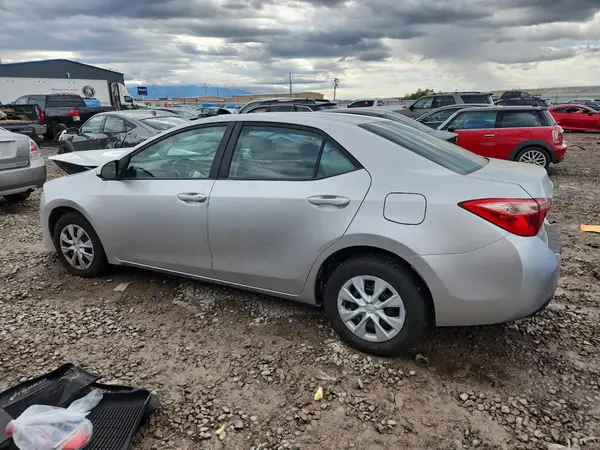5YFBURHE4HP591467 2017 TOYOTA COROLLA - Image 2