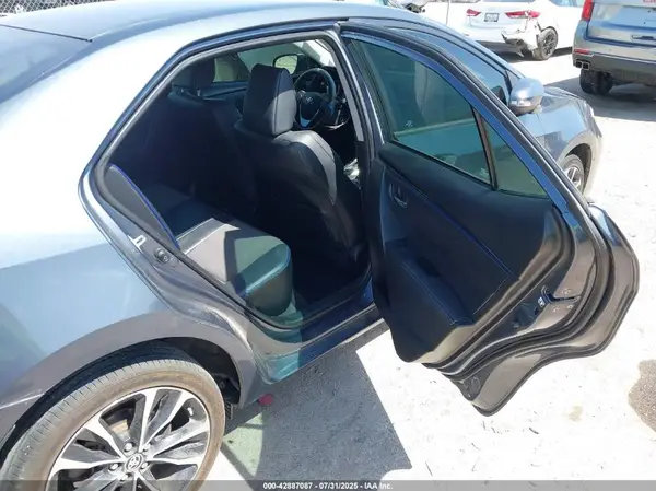 5YFBURHE4HP593588 2017 TOYOTA COROLLA - Image 8