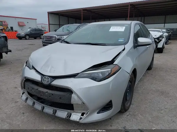 5YFBURHE4HP596152 2017 TOYOTA COROLLA - Image 2