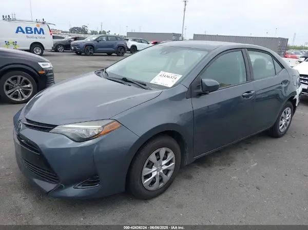 5YFBURHE4HP598340 2017 TOYOTA COROLLA - Image 2