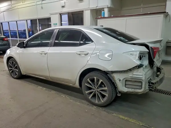 5YFBURHE4HP599858 2017 TOYOTA COROLLA - Image 2