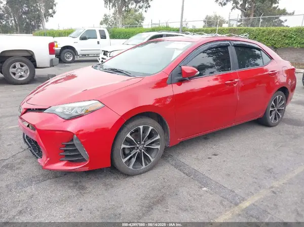 5YFBURHE4HP601043 2017 TOYOTA COROLLA - Image 2