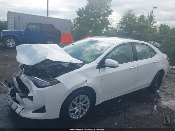 5YFBURHE4HP605321 2017 TOYOTA COROLLA - Image 2