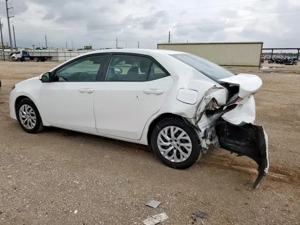 5YFBURHE4HP606677 2017 TOYOTA COROLLA - Image 2