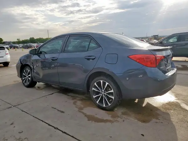 5YFBURHE4HP607067 2017 TOYOTA COROLLA - Image 2