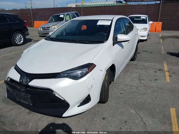 5YFBURHE4HP607652 2017 TOYOTA COROLLA - Image 2