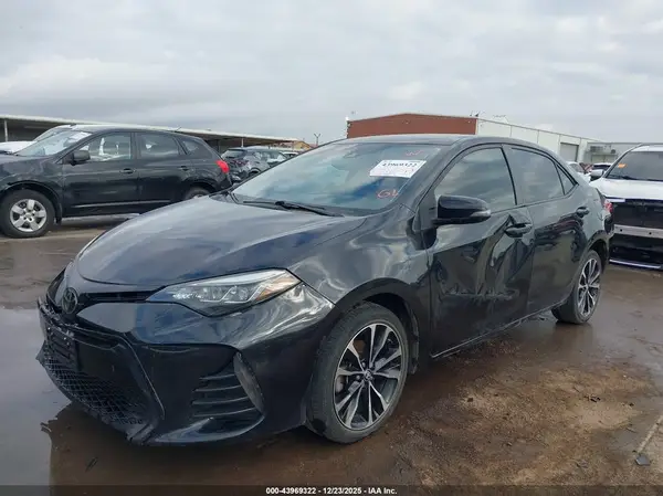 5YFBURHE4HP608056 2017 TOYOTA COROLLA - Image 2