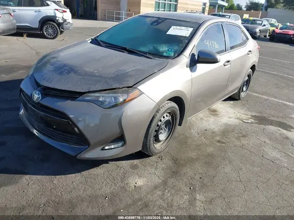 5YFBURHE4HP608414 2017 TOYOTA COROLLA - Image 2