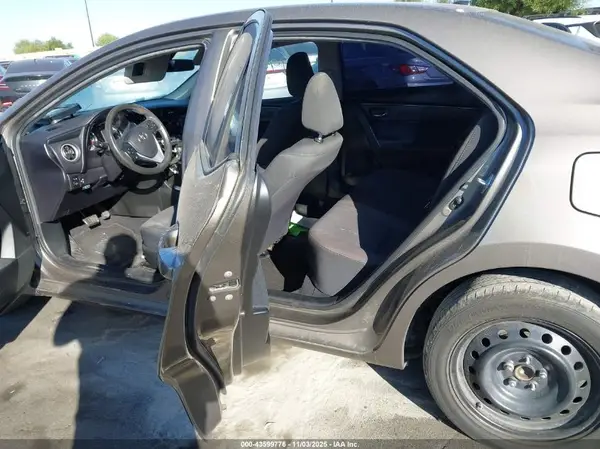 5YFBURHE4HP608414 2017 TOYOTA COROLLA - Image 8