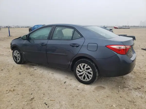 5YFBURHE4HP608431 2017 TOYOTA COROLLA - Image 2