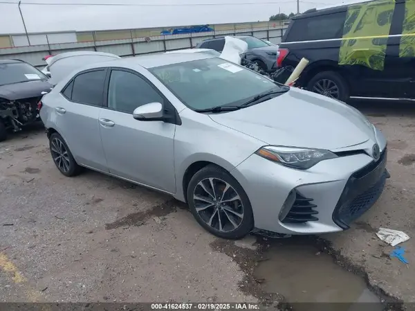 5YFBURHE4HP609093 2017 TOYOTA COROLLA - Image 1
