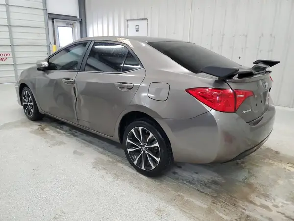 5YFBURHE4HP609336 2017 TOYOTA COROLLA - Image 2