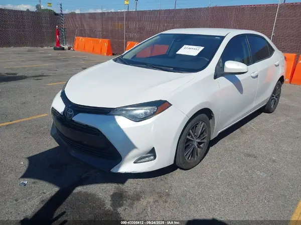 5YFBURHE4HP609644 2017 TOYOTA COROLLA - Image 2