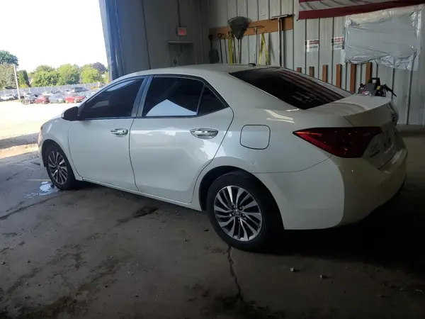 5YFBURHE4HP610356 2017 TOYOTA COROLLA - Image 2