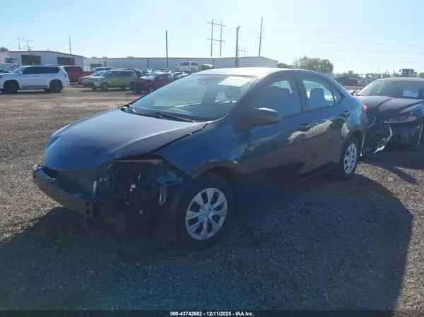 5YFBURHE4HP611538 2017 TOYOTA COROLLA - Image 2