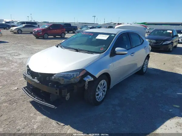 5YFBURHE4HP611572 2017 TOYOTA COROLLA - Image 2