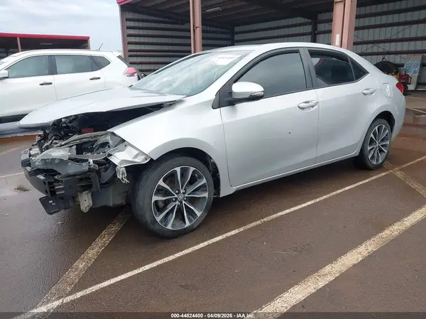 5YFBURHE4HP611815 2017 TOYOTA COROLLA - Image 2