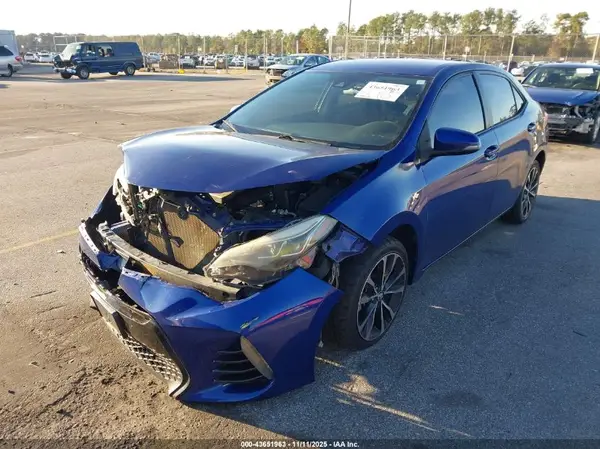 5YFBURHE4HP614035 2017 TOYOTA COROLLA - Image 2