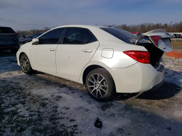 5YFBURHE4HP616223 2017 TOYOTA COROLLA - Image 2