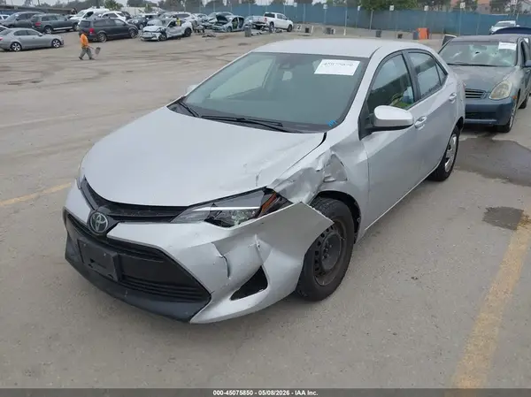 5YFBURHE4HP617940 2017 TOYOTA COROLLA - Image 2