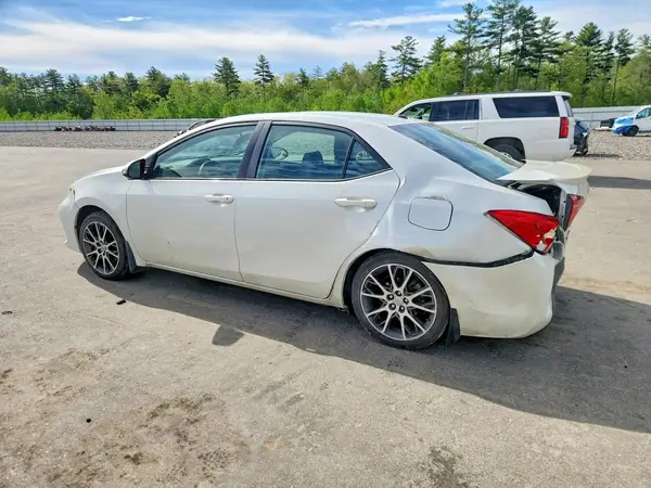 5YFBURHE4HP619218 2017 TOYOTA COROLLA - Image 2