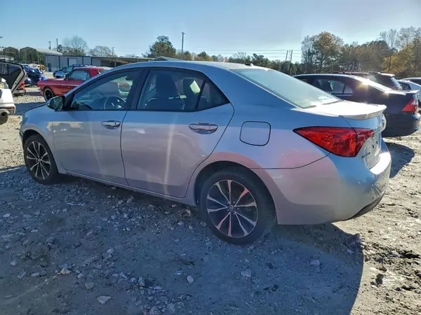 5YFBURHE4HP619865 2017 TOYOTA COROLLA - Image 2