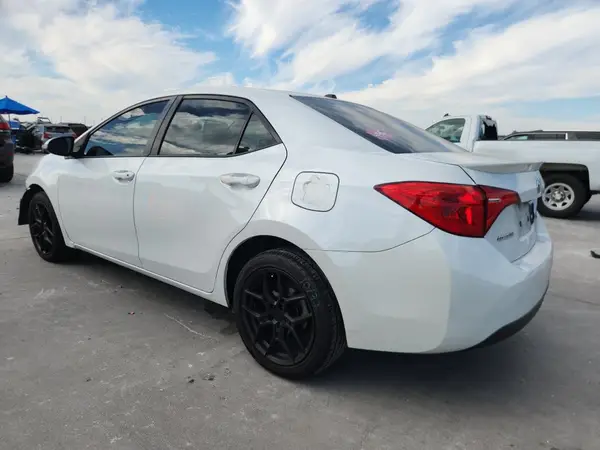 5YFBURHE4HP620448 2017 TOYOTA COROLLA - Image 2