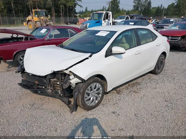5YFBURHE4HP622278 2017 TOYOTA COROLLA - Image 2