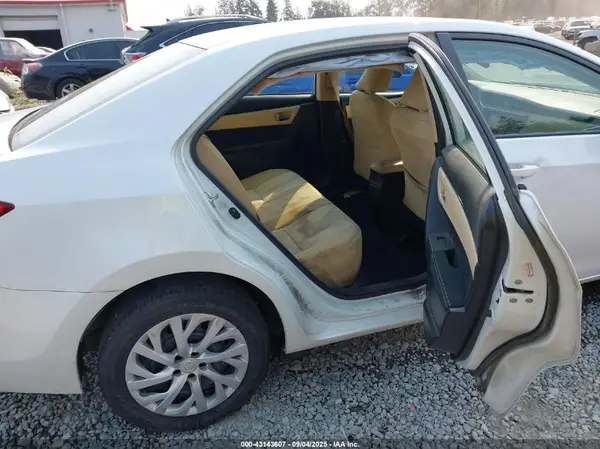 5YFBURHE4HP622278 2017 TOYOTA COROLLA - Image 8