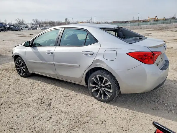 5YFBURHE4HP622538 2017 TOYOTA COROLLA - Image 2