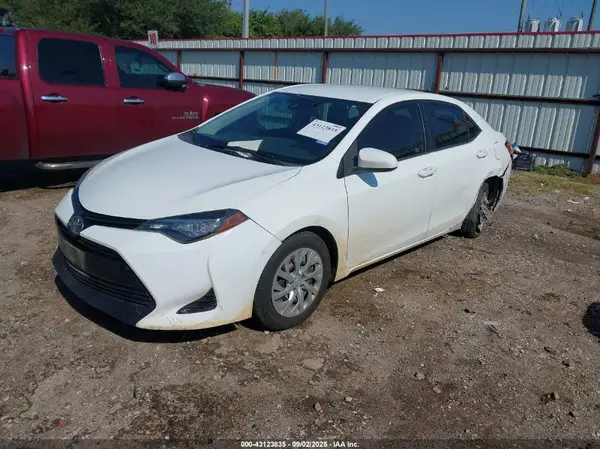 5YFBURHE4HP625309 2017 TOYOTA COROLLA - Image 2