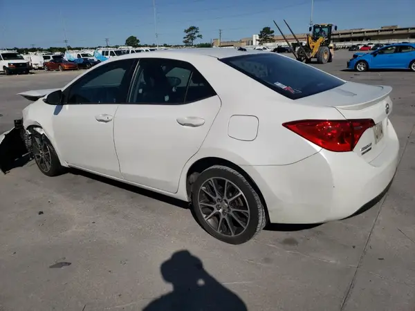 5YFBURHE4HP625973 2017 TOYOTA COROLLA - Image 2