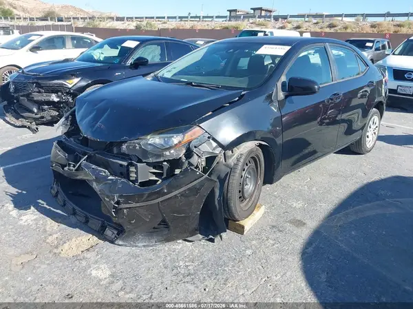 5YFBURHE4HP631109 2017 TOYOTA COROLLA - Image 2