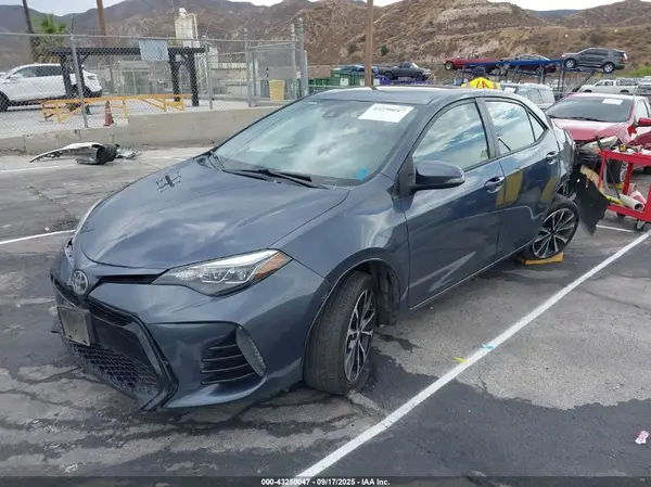 5YFBURHE4HP631367 2017 TOYOTA COROLLA - Image 2