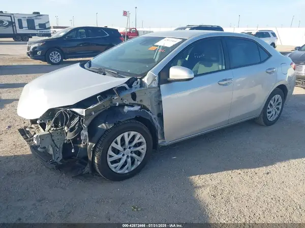 5YFBURHE4HP632244 2017 TOYOTA COROLLA - Image 2