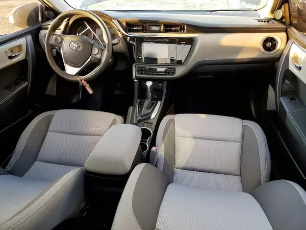 5YFBURHE4HP635810 2017 TOYOTA COROLLA - Image 8