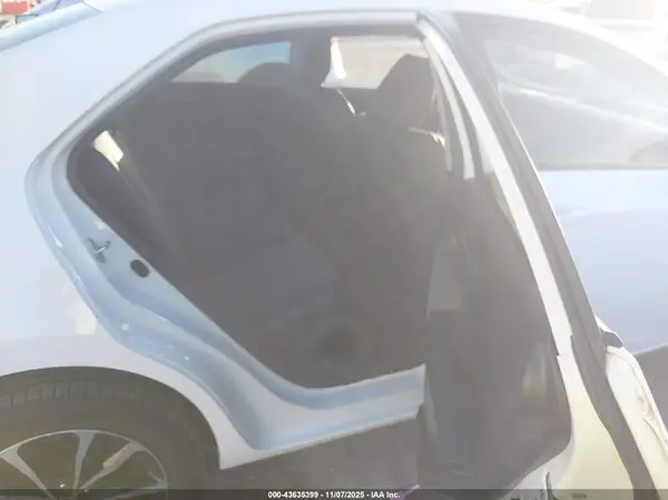 5YFBURHE4HP636603 2017 TOYOTA COROLLA - Image 8