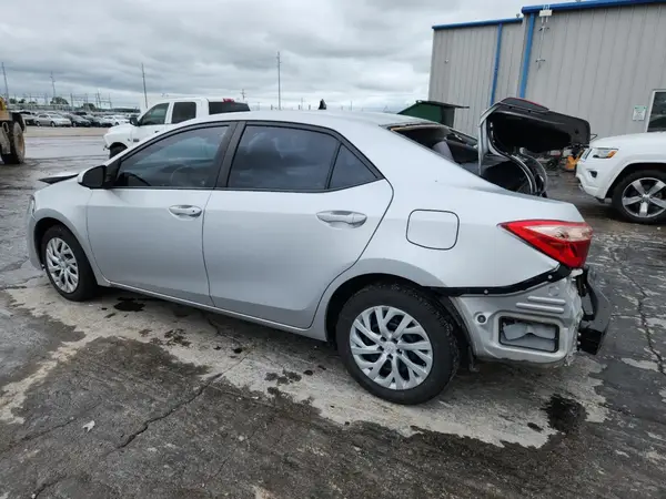 5YFBURHE4HP636956 2017 TOYOTA COROLLA - Image 2