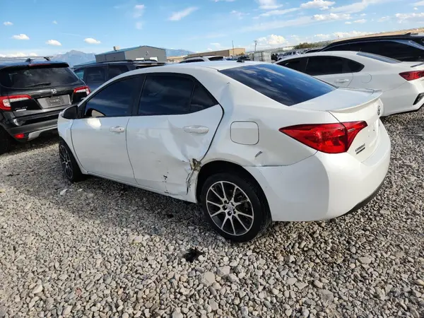 5YFBURHE4HP637587 2017 TOYOTA COROLLA - Image 2