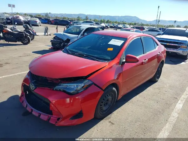 5YFBURHE4HP638187 2017 TOYOTA COROLLA - Image 2
