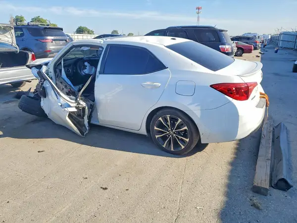 5YFBURHE4HP638206 2017 TOYOTA COROLLA - Image 2